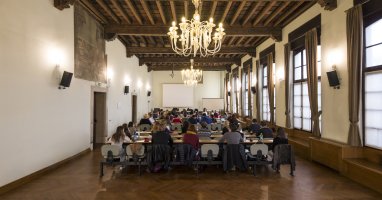 Aula con studenti di giurisprudenza