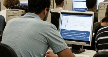studenti in aula pc di ingegneria
