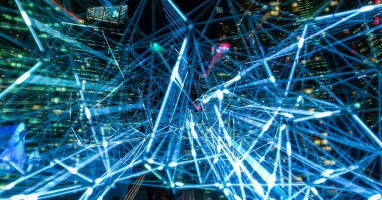 Trama geometrica di luci che crea l'effetto visivo di un reticolo di dati digitali