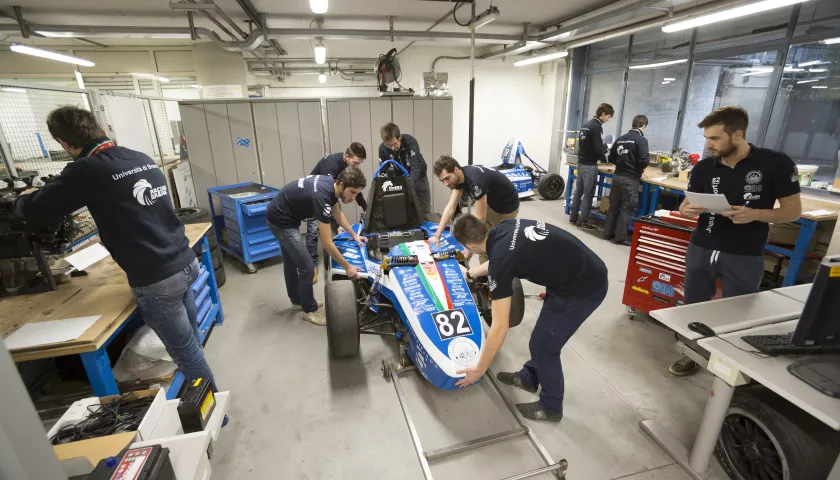 Costruzione di vettura da competizione per formula student
