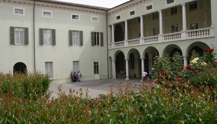 Cortile edificio giurisprudenza