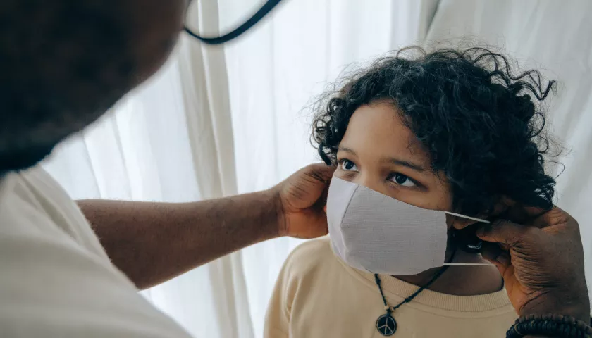 medico e paziente con mascherina