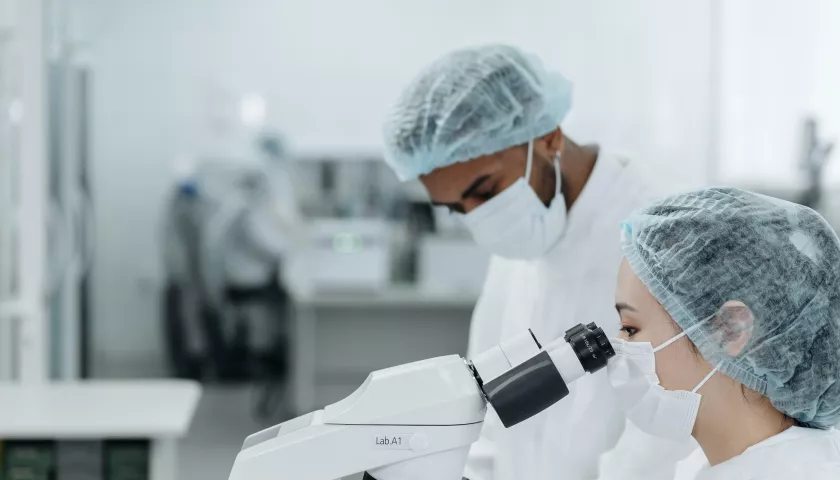 medici in laboratorio
